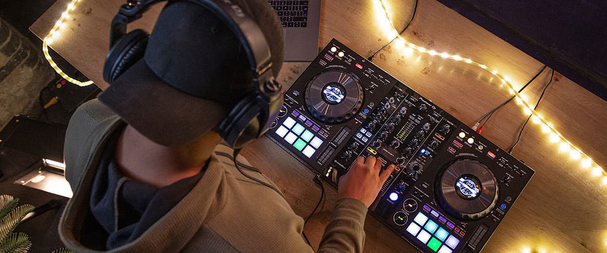 ontroller DJ DDJ-800 - Recensione e analisi migliori controller DJ 2025